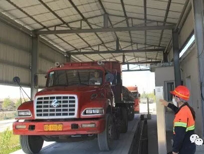 安慶工商質(zhì)監(jiān)局開展收糧地磅秤檢定服務(wù)